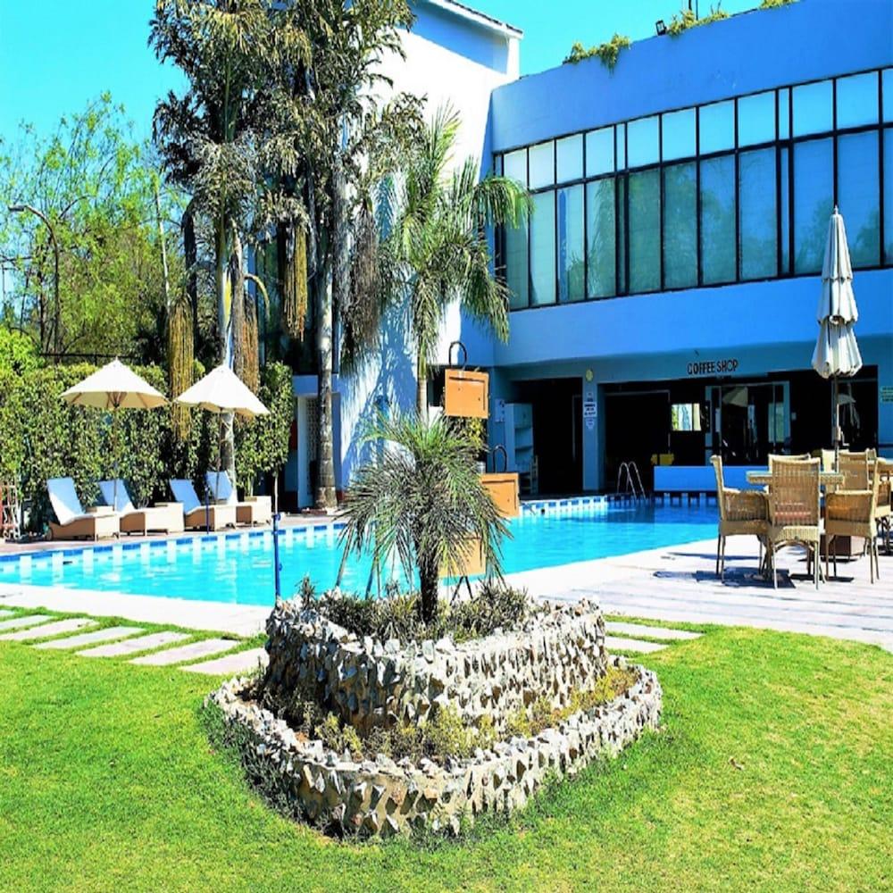 Best Western Resort Country Club Gurgaon Exterior photo