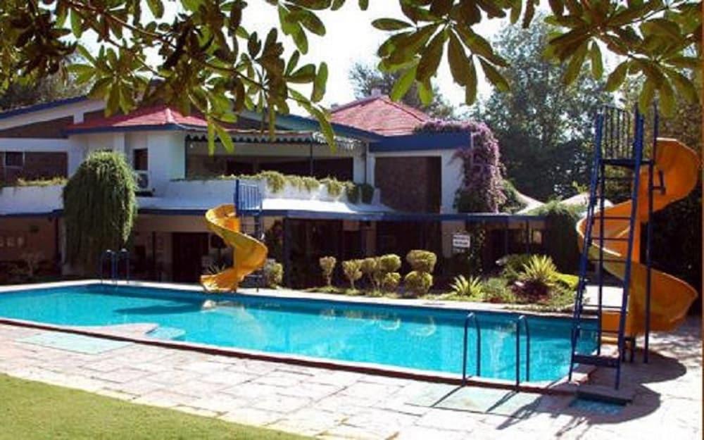 Best Western Resort Country Club Gurgaon Exterior photo