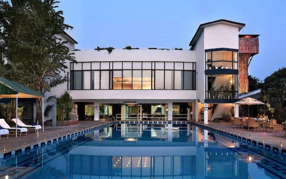 Best Western Resort Country Club Gurgaon Exterior photo