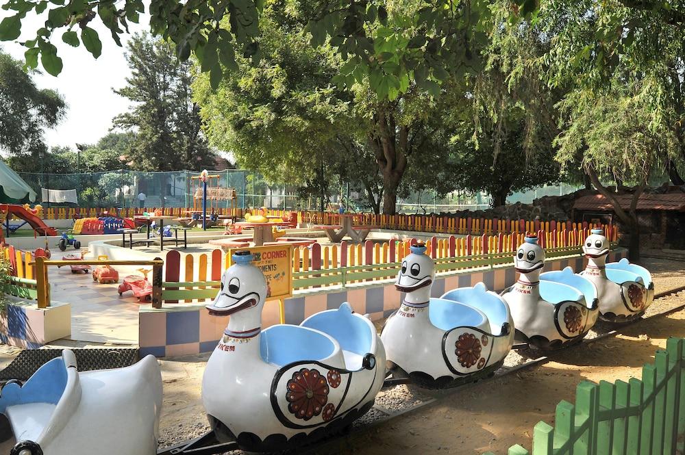 Best Western Resort Country Club Gurgaon Exterior photo