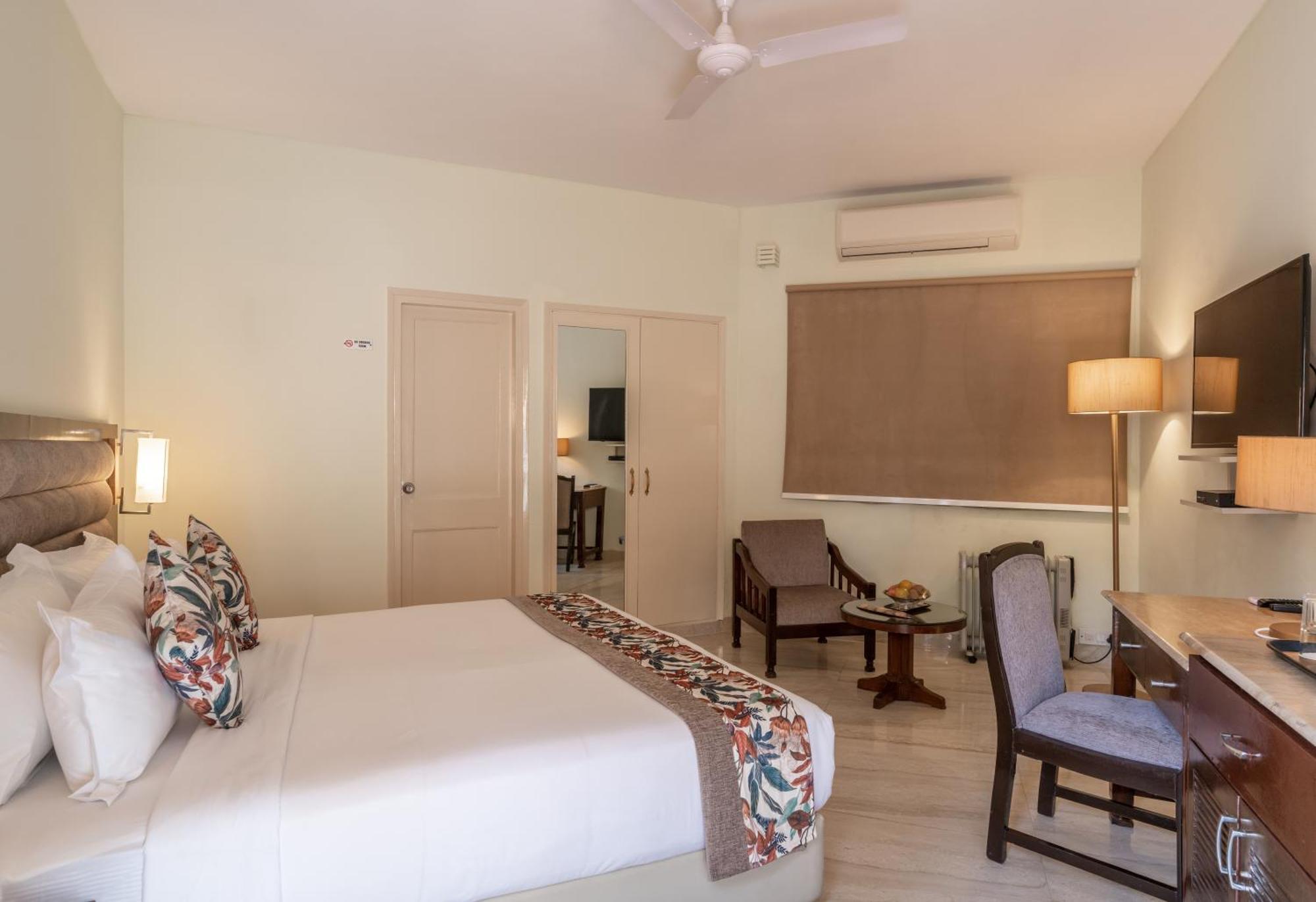 Best Western Resort Country Club Gurgaon Exterior photo
