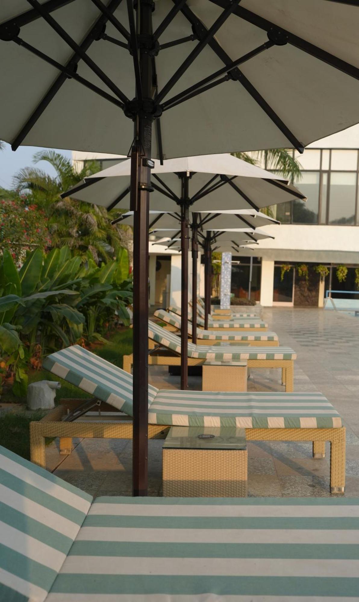 Best Western Resort Country Club Gurgaon Exterior photo
