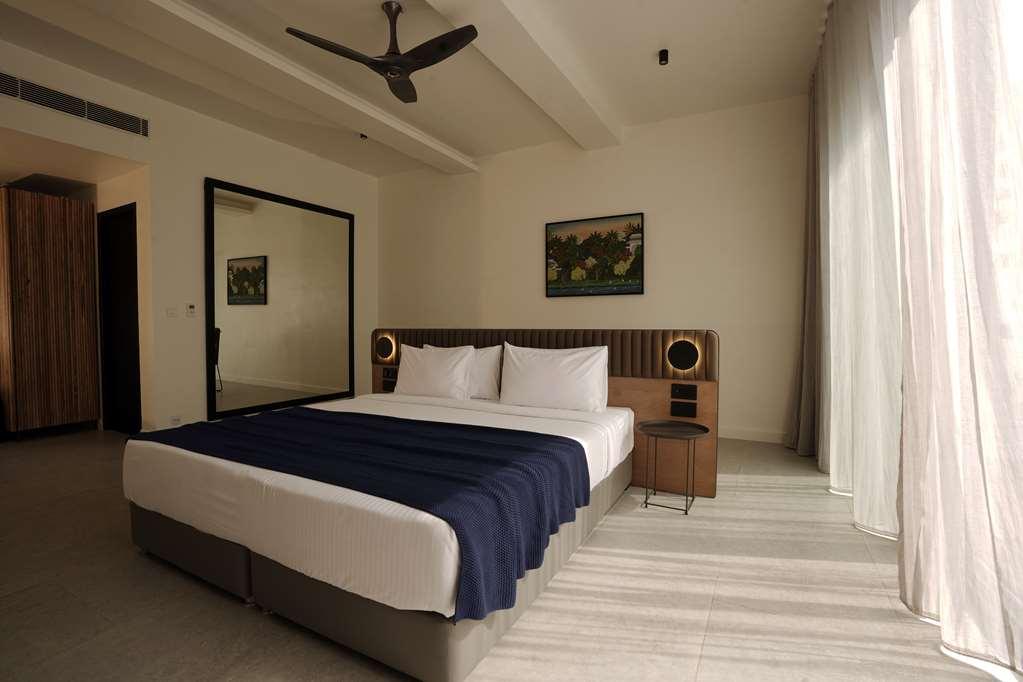 Best Western Resort Country Club Gurgaon Exterior photo