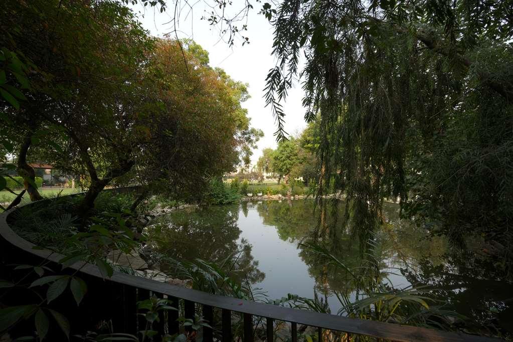 Best Western Resort Country Club Gurgaon Exterior photo