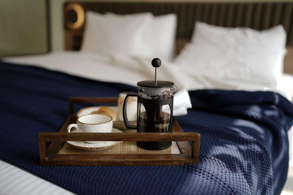 Best Western Resort Country Club Gurgaon Room photo