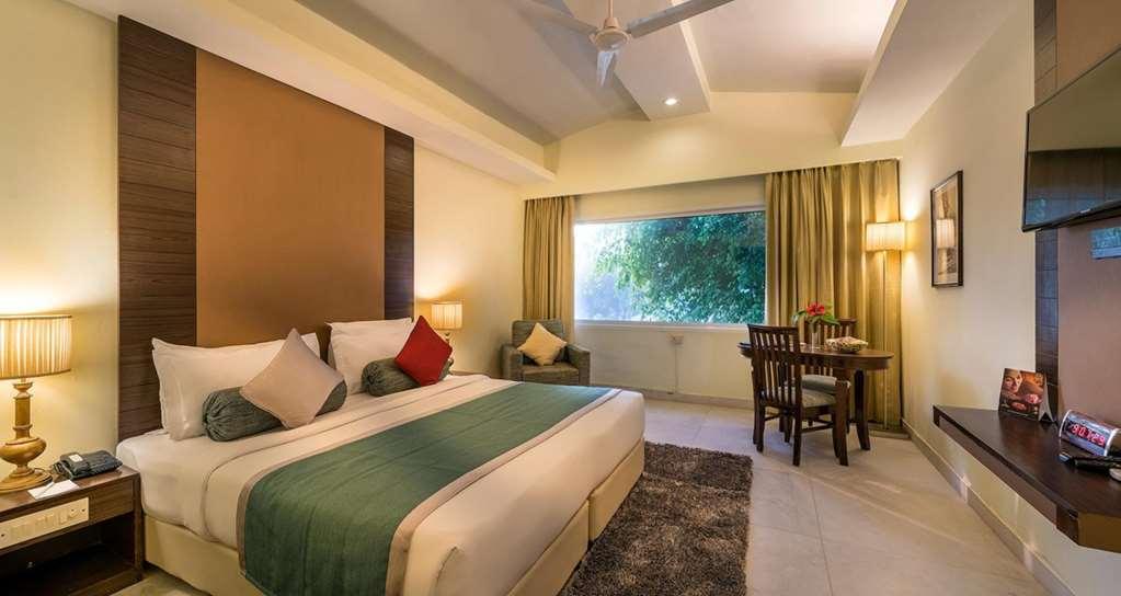Best Western Resort Country Club Gurgaon Room photo