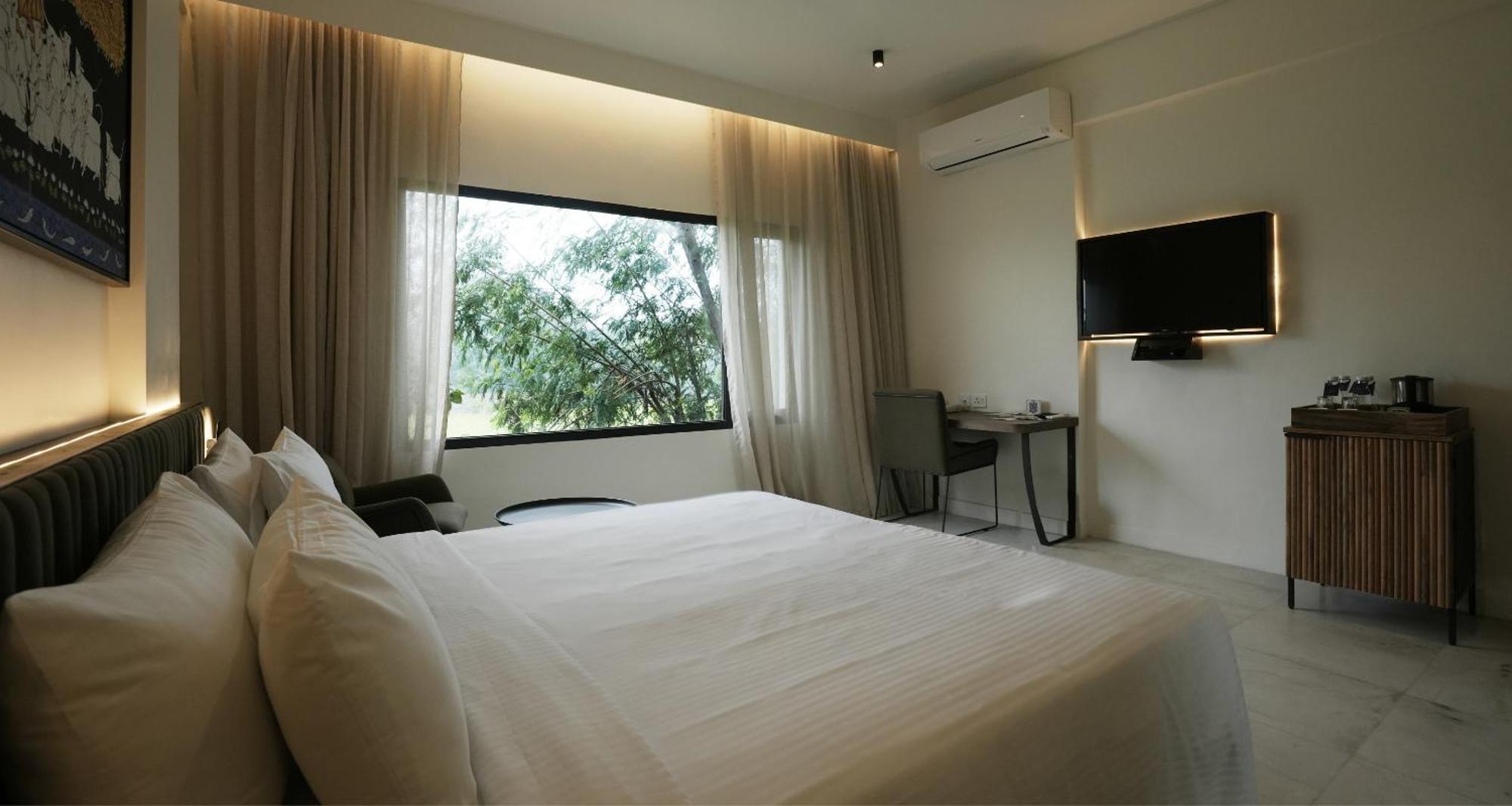 Best Western Resort Country Club Gurgaon Exterior photo