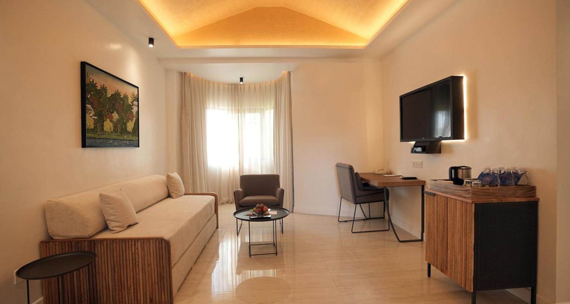 Best Western Resort Country Club Gurgaon Exterior photo