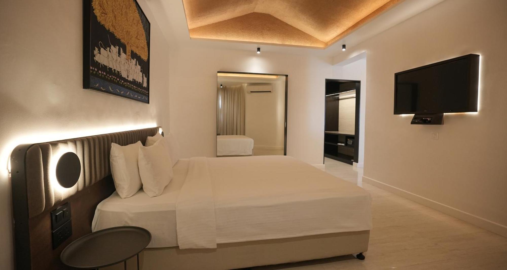 Best Western Resort Country Club Gurgaon Exterior photo